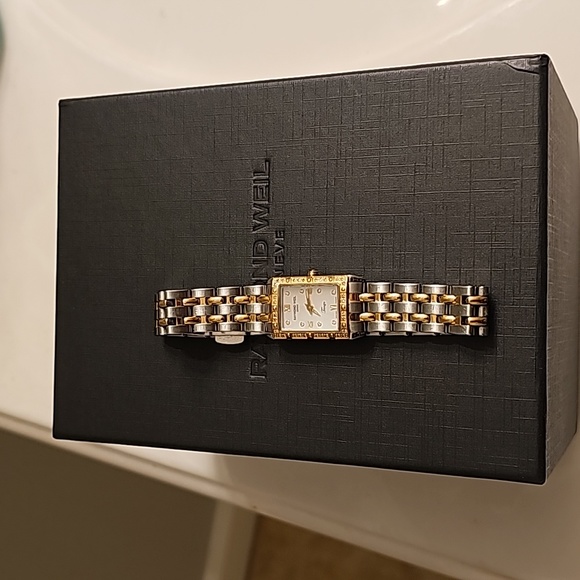 Authentic Raymond Weil Mother of Pearl dial Tango Sapphire Crystal 18mm watch . - Picture 6 of 10